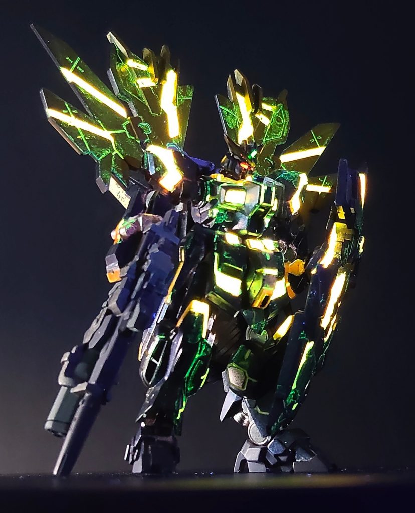 年末なので、サチコ・コバヤシにも協力いただきました。こおたりから蛍光エナメル使い始めました。
