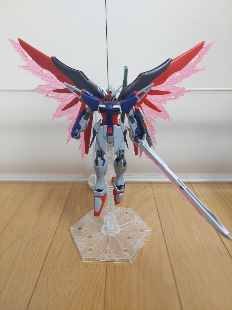 光の翼を展開した正面ショット。 デスティニーらしいシルエットがお気に入りです。