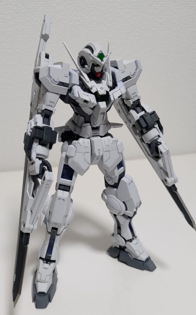 白い機体に白い武装が映える！