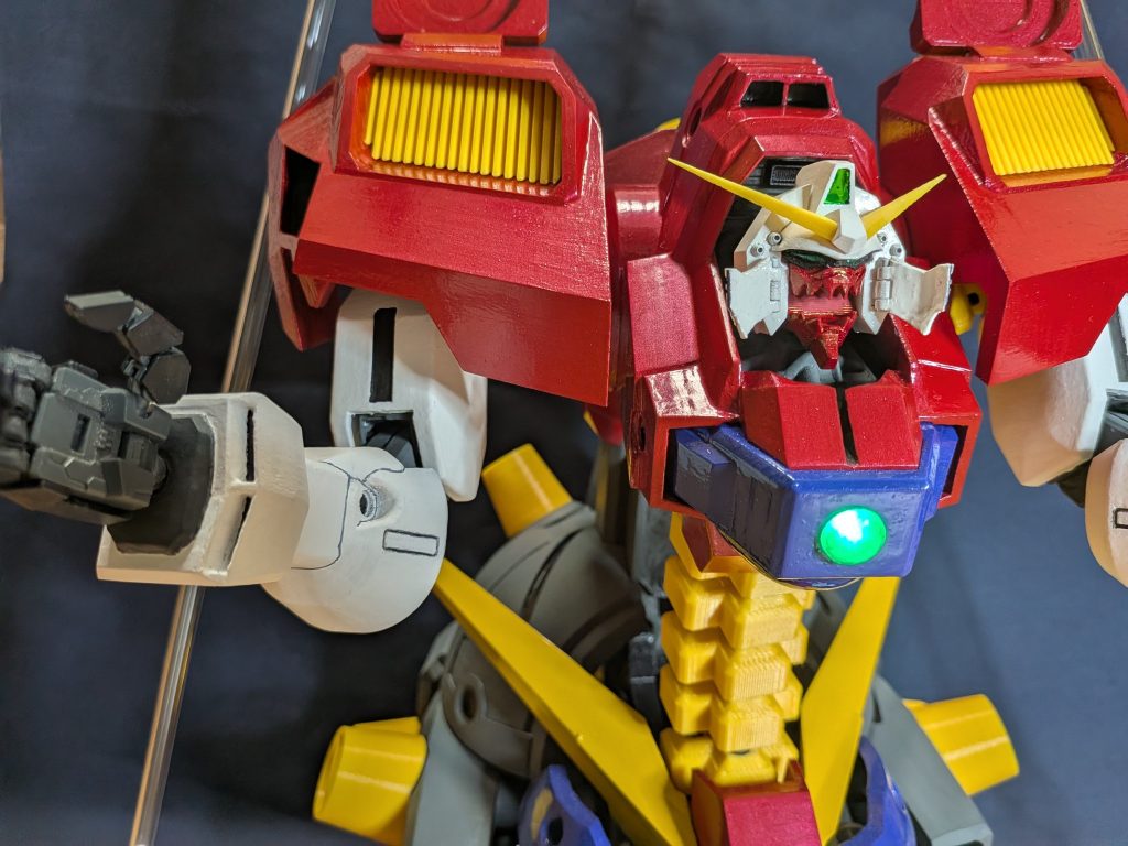 ガンダムヘッド形態。フェイスオープンも再現しました。口も開閉します😅