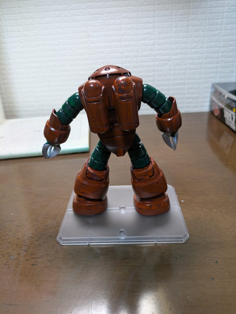 しかし愛着が湧いているので写真に残していました。(gundam-kao3)しかしこちらの作品…塗装を剥がしを試みたら脆くなって壊れたのでなくなく処分しました(gundam-kao9)反響があったらまた買いなおして作ろうと思います。