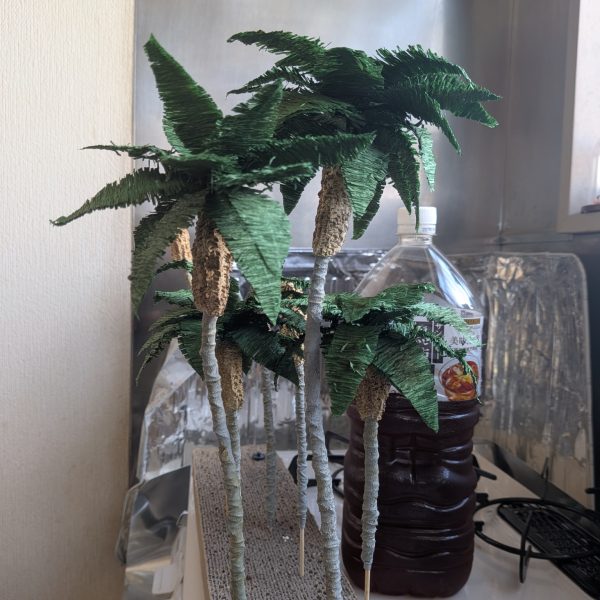 ズゴックの方は8割完成なので背景に使うヤシの木作ってます&nbsp;（3枚目）