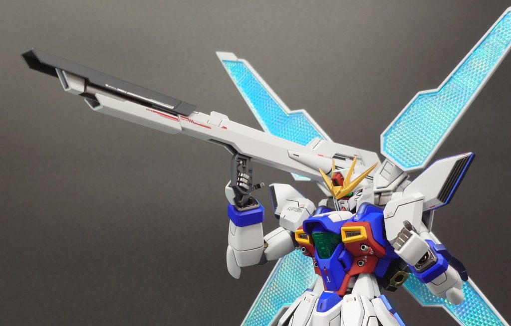 目玉武器のサテライトキャノンはより超威力を想起させやすくするために差し替えではありますがサテライトキャノン展開時砲身下部の一部が下がるギミックを追加しました。下がるのは2ミリ程ですが、いいアクセントになったと思います。また、内部のディテールも作り、密度感を高めています。&nbsp;