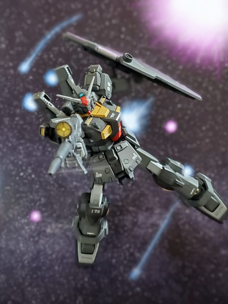 ガンダムMk-II 試作0号機は、生産性を度外視したプロトタイプ。この開発データを基にティターンズはMk-IIの量産化を画策していた。破格の性能を得た試作0号機は並みのパイロットでは扱いきれない機体となっていたため、バスク大佐は研究機関『ムラサメ研究所』から人工的に能力を高めた『強化人間』をパイロットに起用。こうして現段階で最も仕上がっているゼロ・ムラサメ、通称『プロト・ゼロ』が、ムラサメ研究所より採用されたのであった…。戦場に出撃し抵抗勢力であるジオン残党、エゥーゴを駆逐しつつデータ収集を行うMk-II 試作0号機。操縦難度の高いこの機体は、ゼロ・ムラサメという最高のパイロットを得たことにより予定のスペック以上の結果を叩き出す。