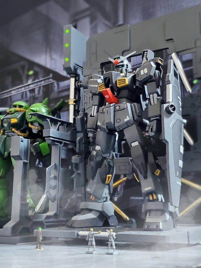 ティターンズ主力MSとして配備されたRMS-106『ハイザック』と共にアレキサンドリアに配備されたガンダムMk-II 試作0号機 version2.0。ティターンズのフラッグシップ機として開発されたこの機体は地球連邦軍開発部を中心に、いくつかのMS開発企業、研究機関により一大プロジェクトとして進められた。だが宇宙世紀0086年、反地球連邦軍組織『エゥーゴ』の活動が活発化。宇宙生活圏全体が抵抗勢力の隠れ蓑になっていると考えたティターンズのジャミトフ総帥は、Mk-II 開発情報がエゥーゴに漏れる事を懸念し、スペースノイドが多く在籍するアナハイム社をMk-II 開発から排除。アースノイドのみの開発機関にて試作0号機開発を進め完成に至るのであった…。