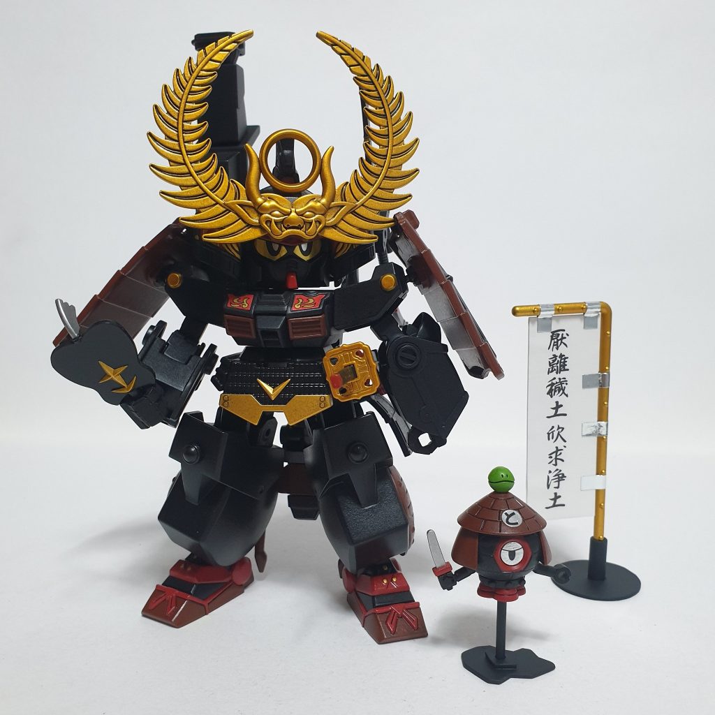 漆黒の鎧版は変形した姿だけで制作通常版は変形しない姿だけで制作