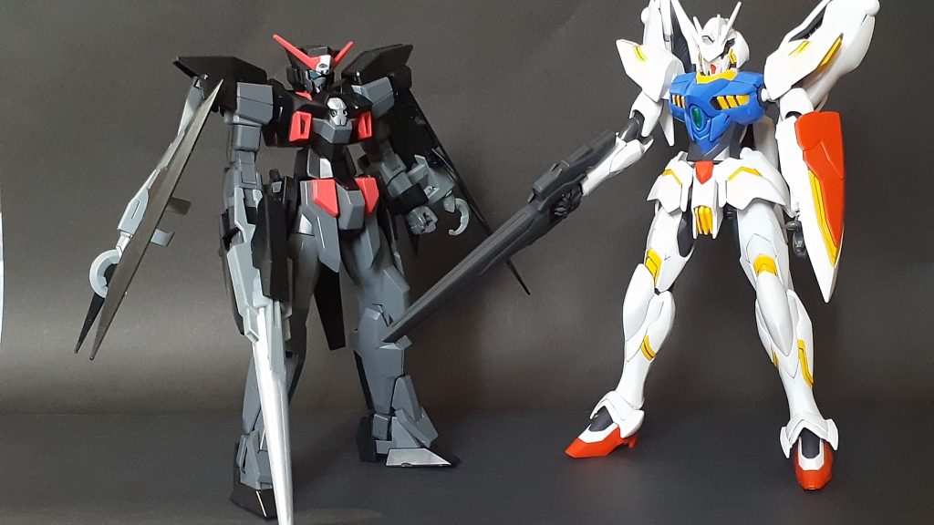 ダークハウンドと並べるとちょっとだけ大きいかな