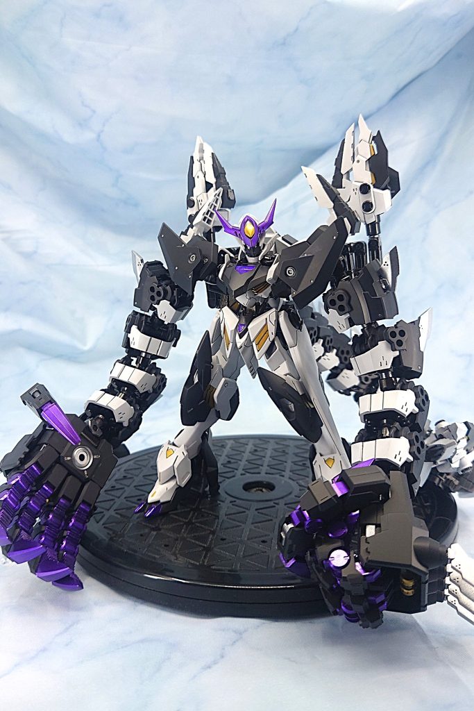 使った色(G = ガイアノーツ、C = クレオス、T = タミヤ)サフA：G EVOグレー、EVOブラックサフB：kaleido colorworks グロスブラックプライマーフレームA：G スターブライトアイアンフレームB：kaleido colorworks ジルコニウムブラックアイレンズ：G スターブライトシルバー → G クリアレッドホワイト：G コールドホワイトブラック：G ニュートラルグレーⅤゴールド：G スターブライトゴールドシルバー：G スターブライトシルバーパープル：G スタブラシルバー → C 水性調色クリアパープル塗分けゴールドA：C スーパーファインゴールド塗分けゴールドB：gaahleri 水性メタリックマーカー フラッシーゴールド塗分けシルバーA：C スーパーファインシルバー塗分けシルバーB：gaahleri 水性メタリックマーカー&nbsp;ステンレススチール一部グレー：DSPIAE 水性プレミックス塗料 ダークメカニックグレースミ入れ：T スミ入れ塗料 グレイ、ダークグレイ、ブラックトップコートA：G EX-クリアートップコートB：G EX-セミグロスクリアープレミアムトップコートC：DSPIAE 水性プレミックス塗料 クリアコート