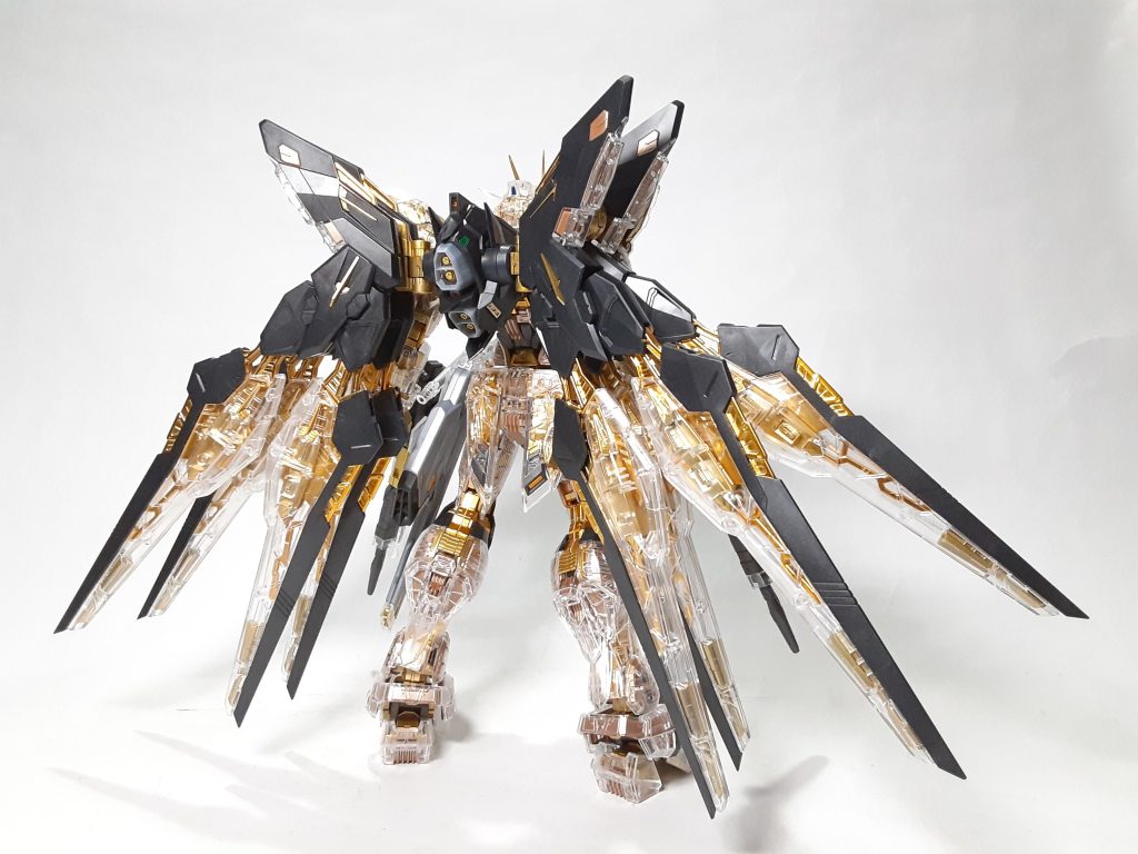 クリアパーツから透けて見えるフレームが非常にかっこいいです