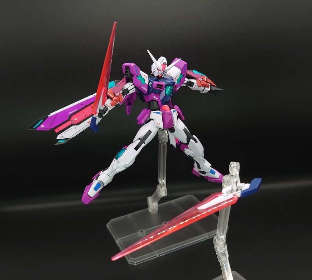 ビームブーメランを投合！シモンもガンプラバトルの経験を積んで、格闘以外の武装もなんなく使用することができます。
