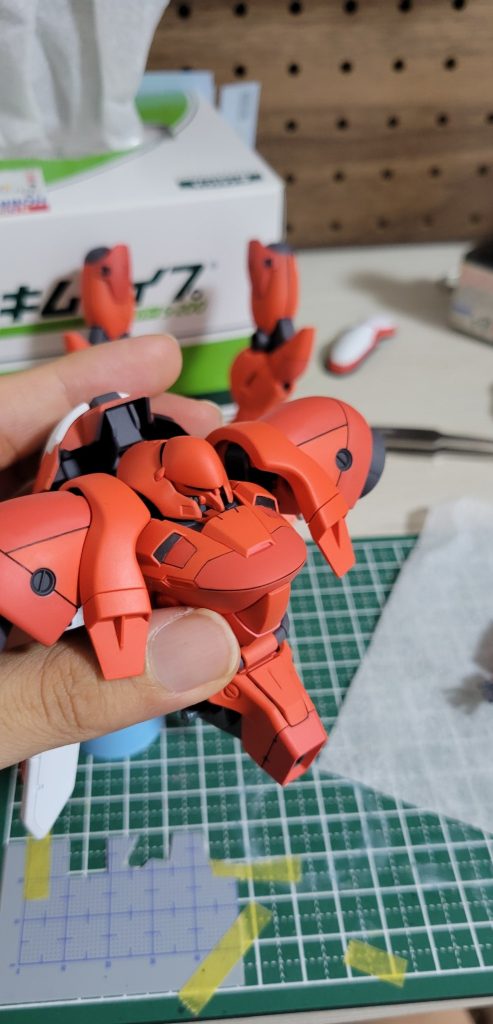 脚部、胴体、肩部、腕部のスジボリここまで入れたのは初めてでした。BMCタガネを入手できたのできれいに出来たかなと思います。