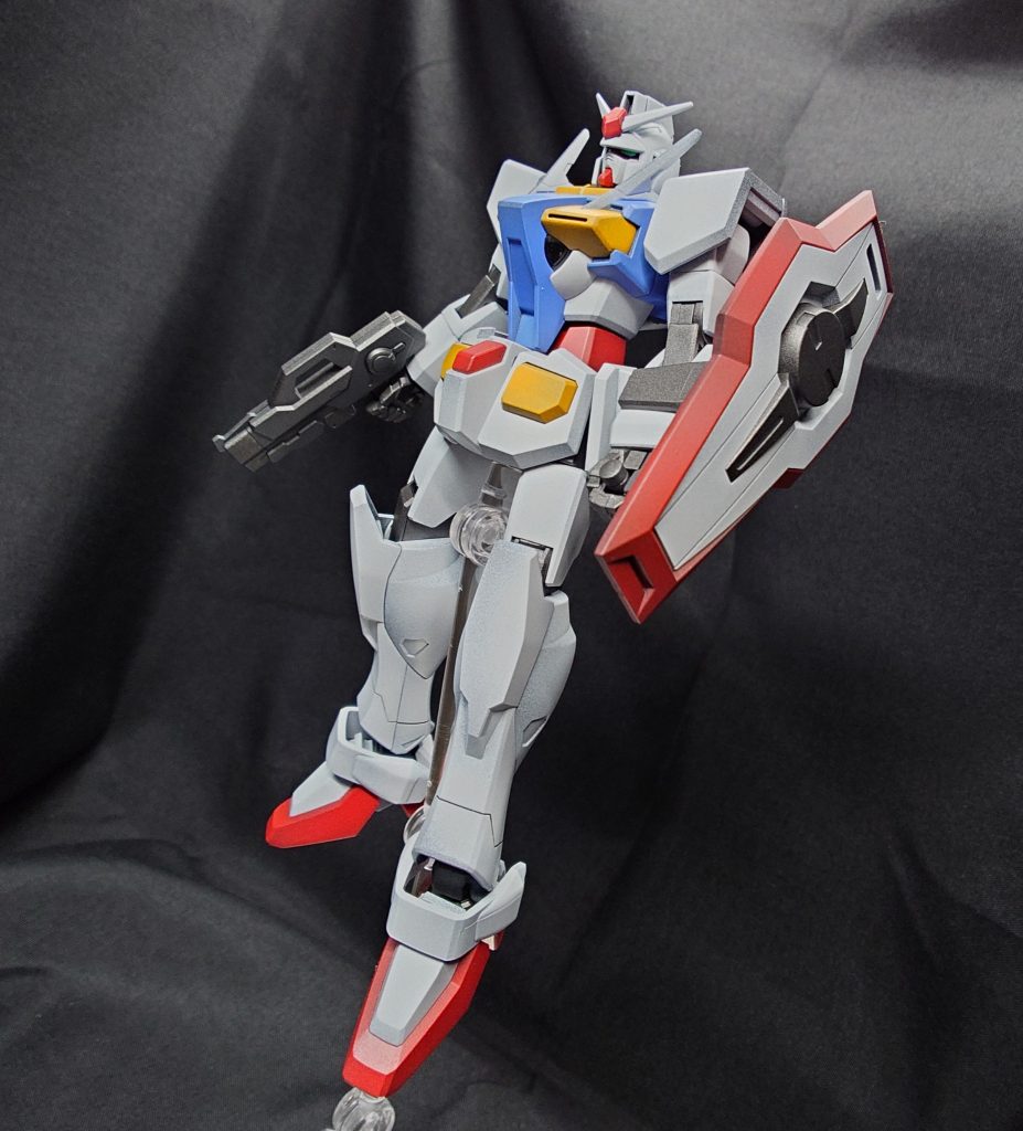 トリコロールでファーストガンダムを彷彿とさせますが、OO系の機体らしくスタイルは抜群です。