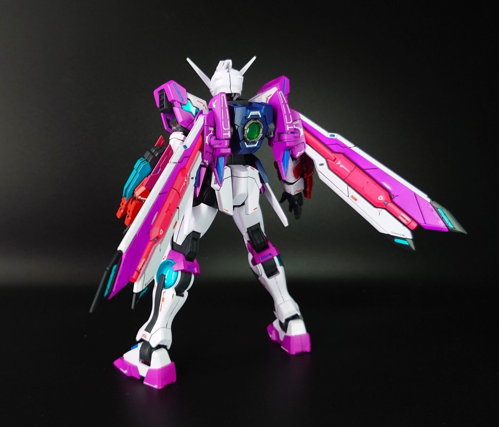 さらにGNドライブを搭載しています。トランザムの高速化によってシモンのボクシングの才能を最大限に発揮する！