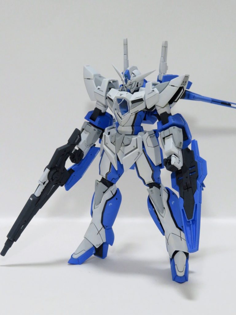 今回は筆塗り全塗装でオリジナルカラーで仕上げ、「リボーンズガンダム・アズール」と名付けました！🙂