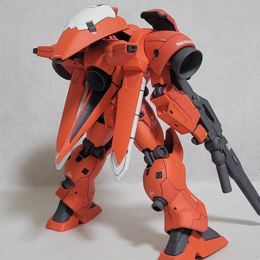 ＜機体説明＞大破したガーベラテトラをジオン残党が接収して改修した機体。装甲強化と準サイコミュ兵装の追加を行い元々が高機動MSの為、重量が増えているが機動力自体は第2次ネオジオンのMSと遜色がない。