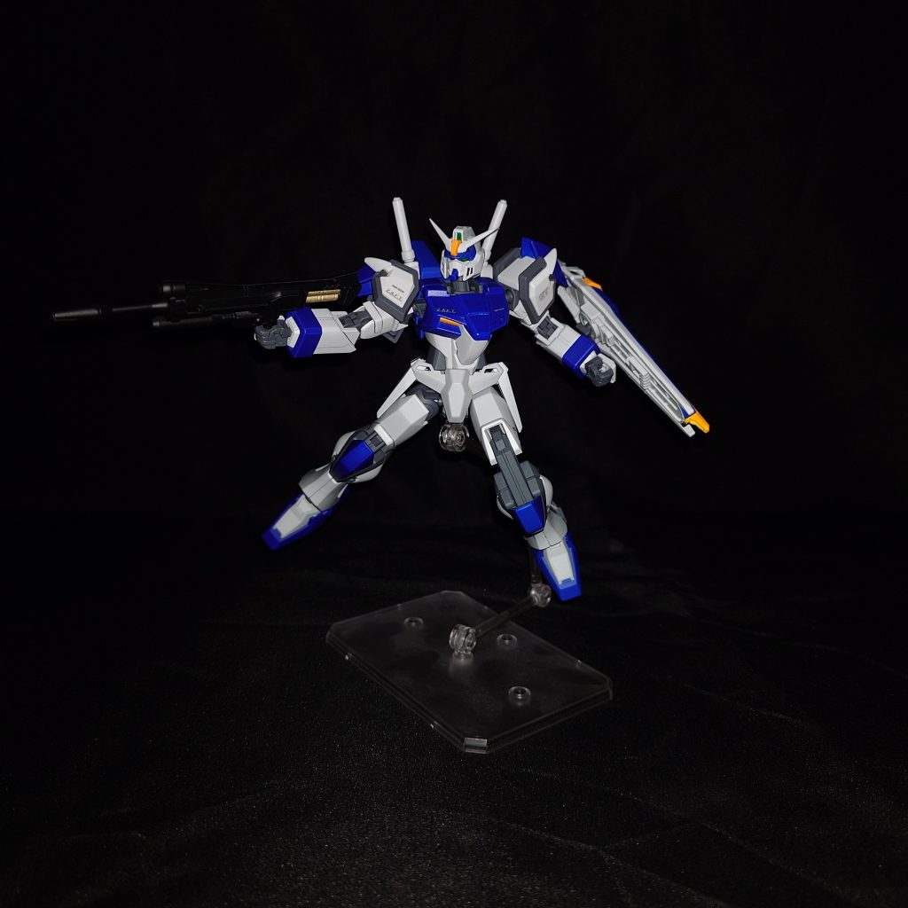 まずはビームライフルの構え状態からCEで一番最初に作られたガンダムということもありすっごくシンプルな造形で似ているストライクとはまた違った良さがあるのでいいですよね。