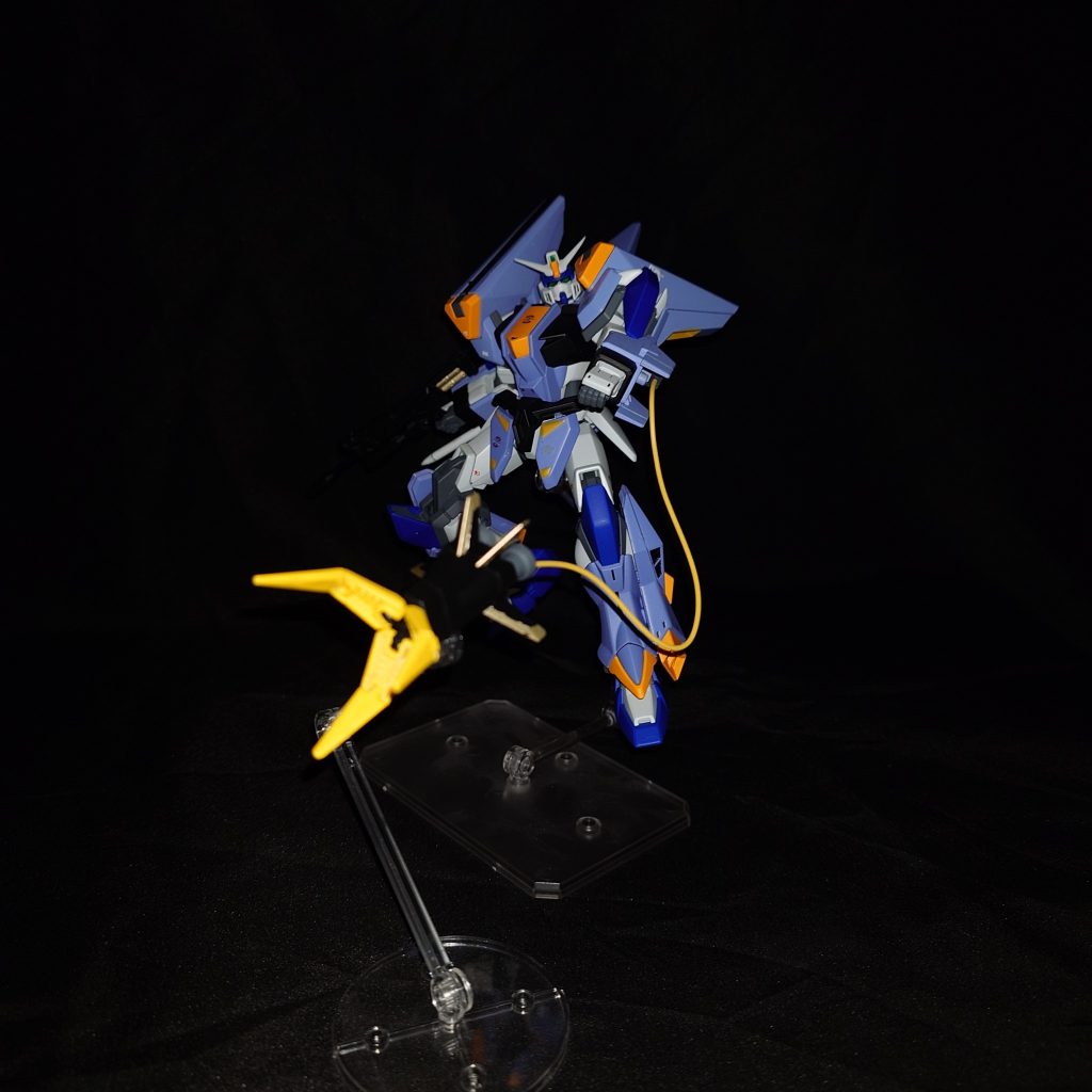 アームクローの射出状態にしてみました。こういう有線兵器は線の部分をどうするかが悩みになりがちです。