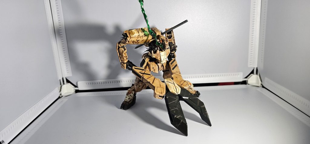 前に投稿したレクス最終決戦ver同様、小学生の時の理科キットに余ってたビニール付き導線を黒く塗って破損部分に刺してます!!