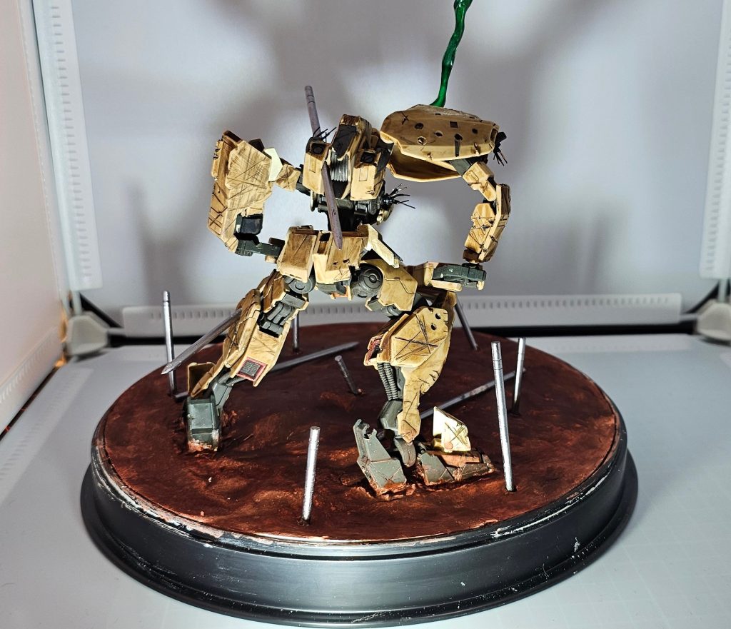 背面カット右腕、左サブアーム、右サブアームのシールドの破損部は導線を刺して破損感アップ!!