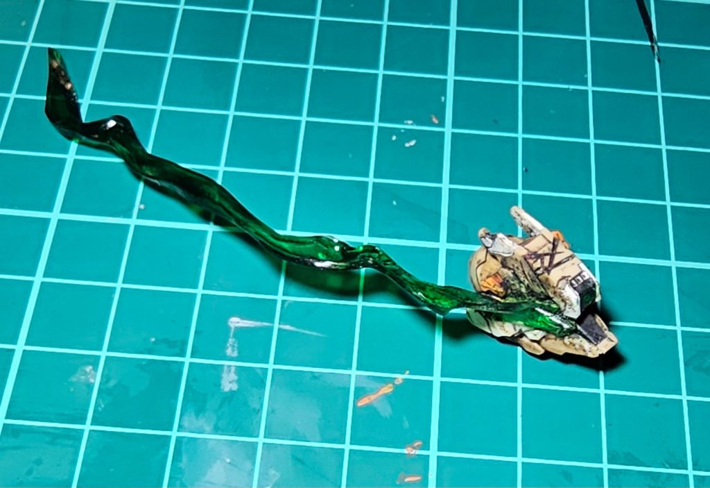 頭部右カット作中風に目の周りを破損させて眼光が漏れ出てるイメージです!!