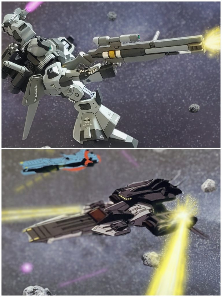 左腕を斬り落とされガンダムタイプが一瞬退いた間に、銃口をすかさずアレキサンドリアに向ける。そして体制が崩れながらも温存していたメガ・モードの強力な一撃をアレキサンドリアに向け放つ‼️メガ・ライフルの閃光はバスク大佐乗艦のアレキサンドリアの機関部に直撃❗リック・ディアスは艦隊旗艦の足を止めるに十分な一撃を突き刺したのであった…✴️