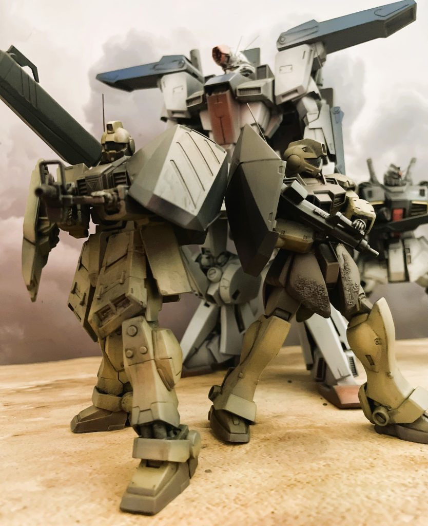 ジークフリートと陸戦型ガンダムMk-IIを後方に据え、ジム２機をHG陸戦型ジム、ジムコマンドからアレンジして製作しました。