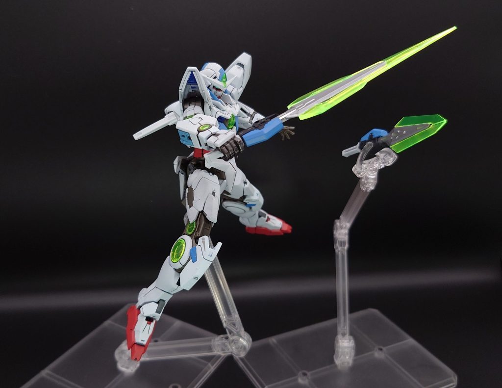 GNショートブレイドPとGNロングブレイドエクシアのブレイドとクアンタのソードビットを組み合わせたブレイドです。ビットとしての機能も有している設定です。