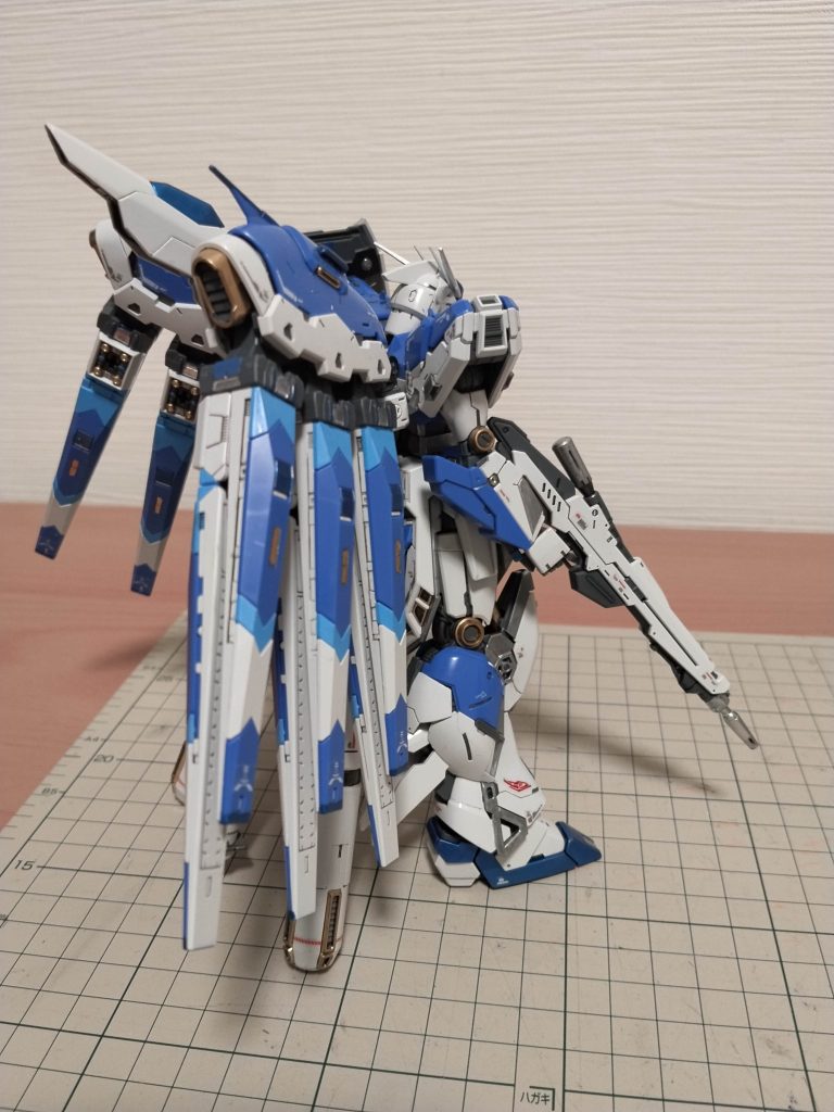 久しぶりにガンプラ作りましたが、RGはパーツ数が多いので作っていてなかなか進まず、時間をかなり使いました。しかしそれも楽しみ方の一つだと思います。