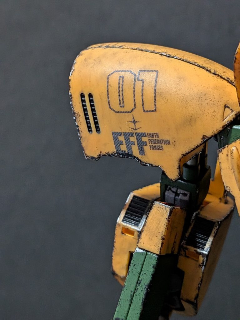 最初E.F.Fのデカールなく仕方なくE.F.S.Fのデカール貼ろうとして念入りに探したらORIGINのデカールがあり無事E.F.Fのデカール貼れました(gundam-kao6)