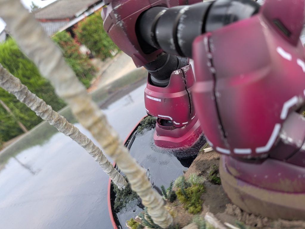 水面の波はあえておとなしめです