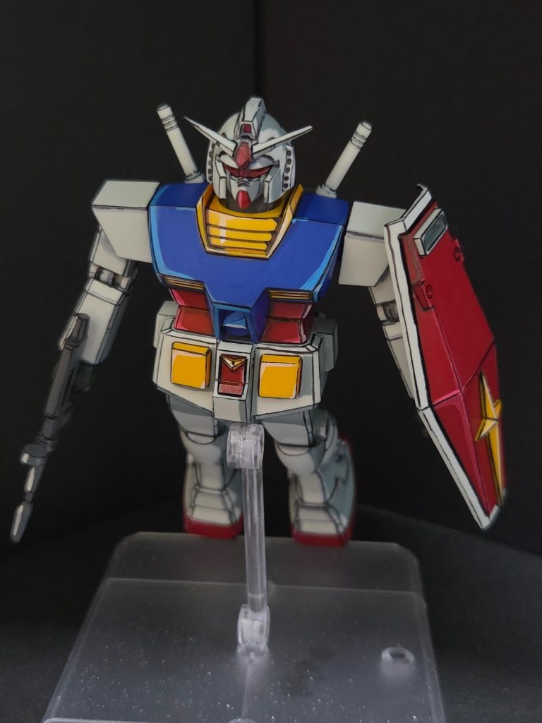 角度によっては今見てもおっ、と感じる形状をしています。45年前のガンプラ1号なのに頭部形状はかなりの完成度です。頭だけ移植しても面白いかもしれませんね。