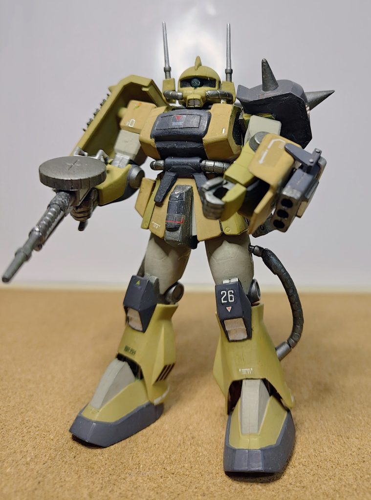 製作当時は、ビルドパーツも少なく、細かい部分はパテ盛り加工しましたが、現在は細かい追加パーツなどが多種発売されてるので、もう少しマトモな仕上がりになるかと思います。当時は情熱と勢いだけで作ってました。(⁠•⁠‿⁠•⁠)