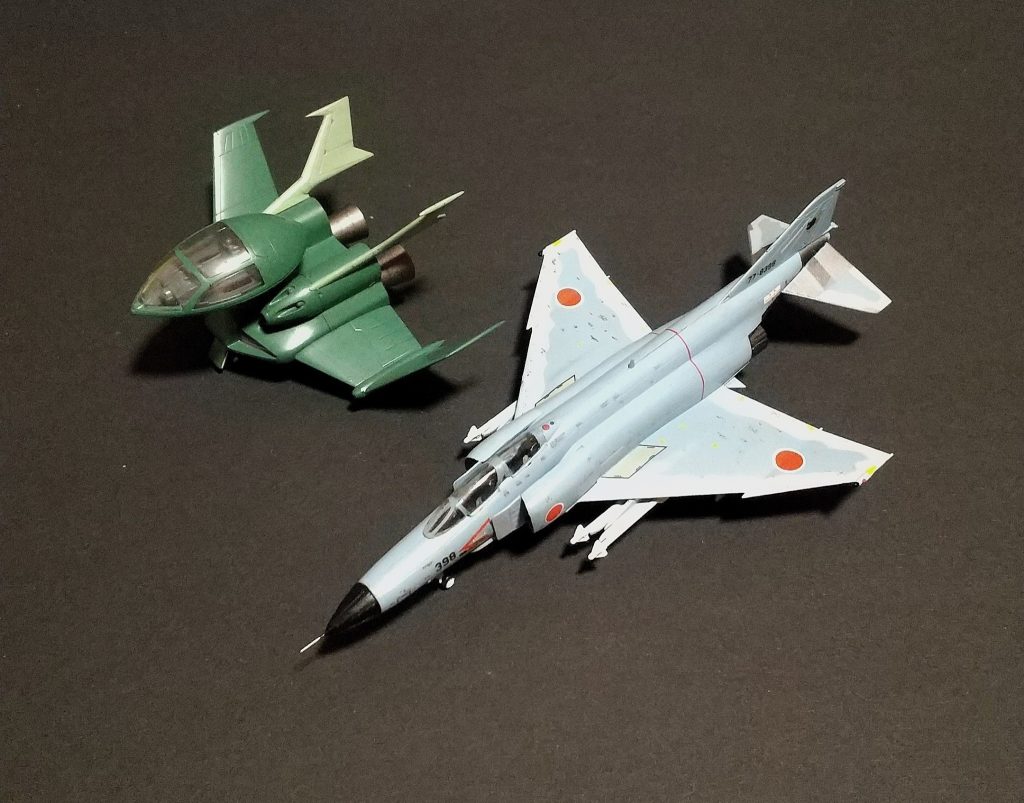 オマケ。同スケールのファントムⅡとの比較。やっぱりコックピットでかすぎｗ　(zaku-kao10)そんなわけでちょっと息抜きモデリングでした。サブメカ好きなのでこういうのテンション上がってしまいます。もう出ないだろうなぁ。