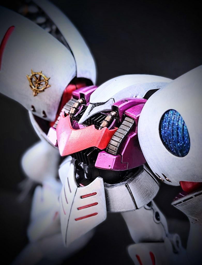 Zガンダム小説の表紙風で。これでもモノアイが見えない(zaku-kao4)ラメのキラキラ感はご覧いただけるかと。作りやすくて、とてもカッコイイキットでした！！&nbsp;ただ、投稿しようとして気付いたのですが、以前に投稿したHGのキュベレイと画的にあまり変わり映えしないように思われ...(zaku-kao4)同じ人間が作ると好みが変わらないんだなと実感しましたww