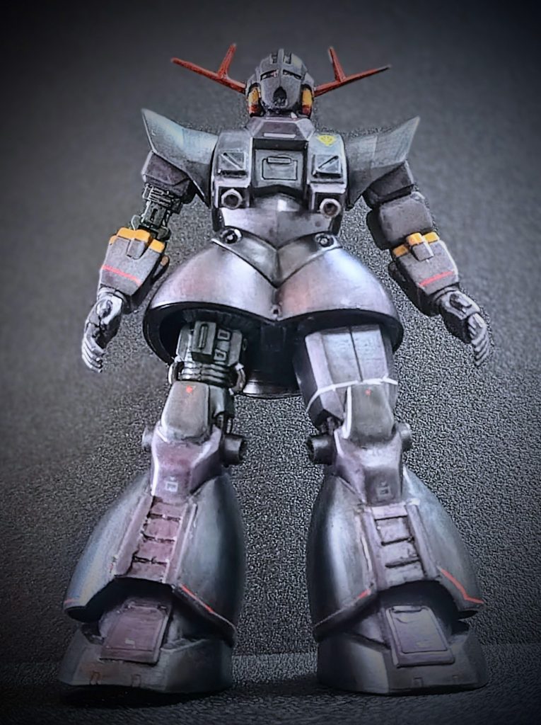前面カット。基本的にプロポーションはいじっておらず、素組みですが、ディテールアップパーツやプラ板等でディテールを追加しています。