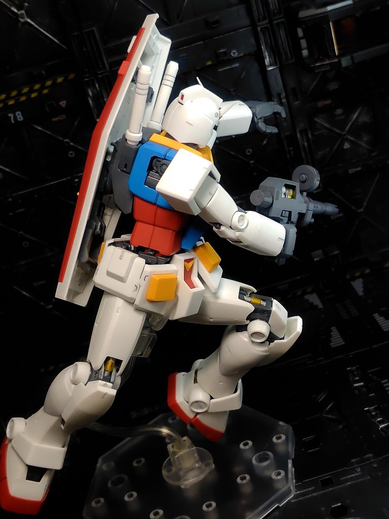 武器が豊富なキットなのでポージング色々。そこっ！