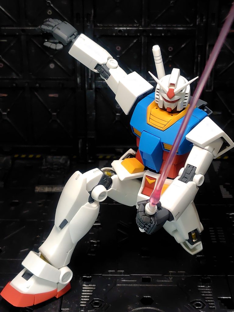 こういうポージングをする時ABSフレームなので怖いです(gundam-kao9)