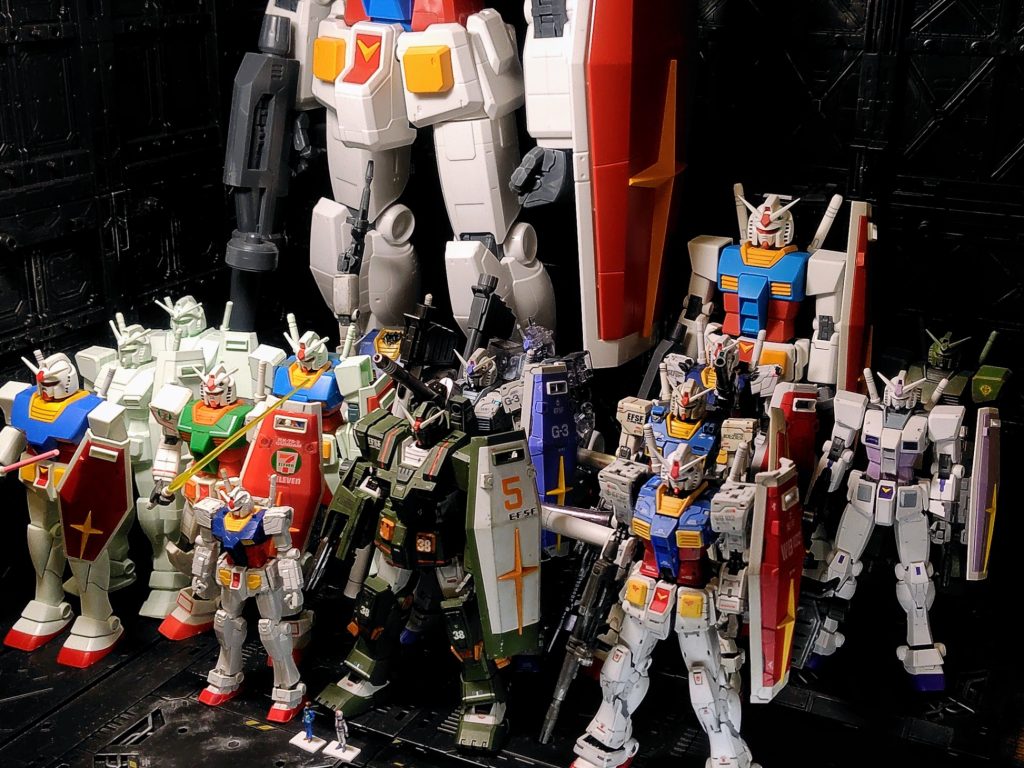 どれがなんのキットか全部分かる方いるでしょうか？(gundam-kao2)しかしメガサイズガンダムは圧倒的じゃないか！