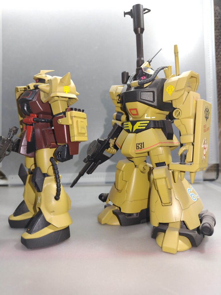 特別ゲストは、過去作の2機になります。デザートザクとドムトロピカルタイプです。