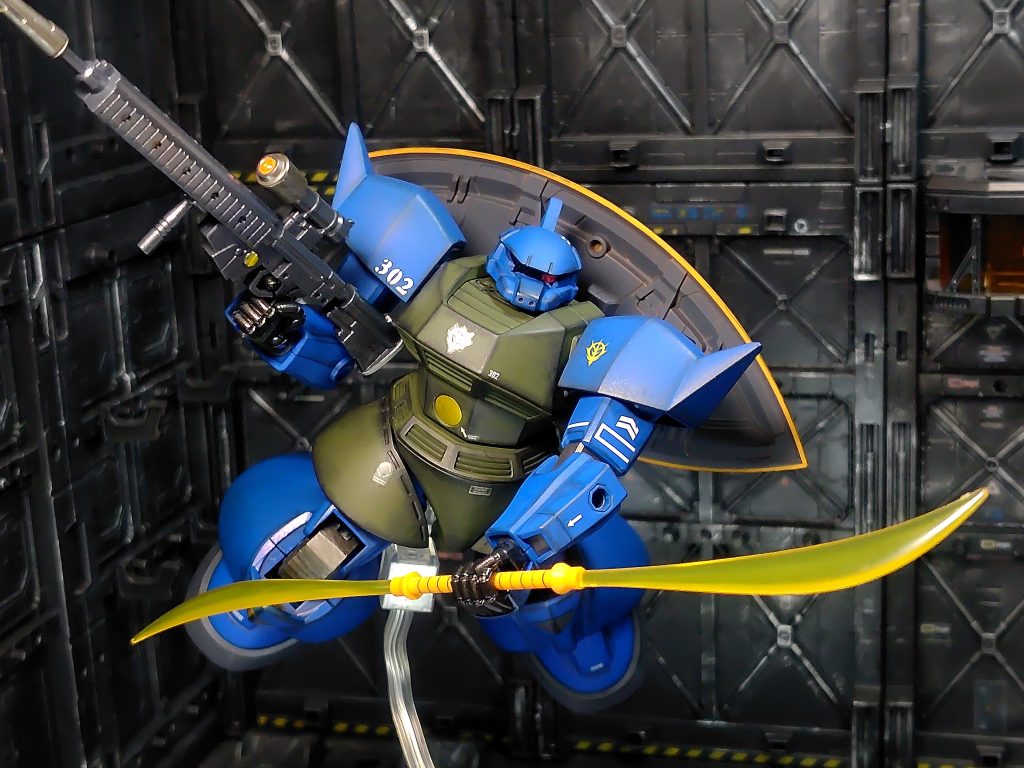 ハンドパーツが緩くてまともに武器を持てないのがこのキットの欠点です。