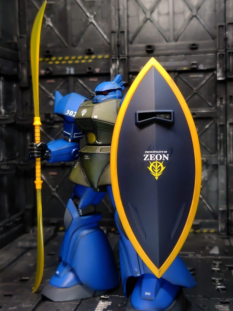 本体…インディブルー、オリーブドラブ2、ファントムグレー　　ハンドパーツ…黒鉄色　　ライフル…ガンメタル　　シールド…ダークブルー、ファントムグレー　スラスター…ガンメタルでスプレー塗装。コクピットハッチはゴールドでマーカー塗装。塗ってないのはシールドとナギナタのイエロー部分だけです。シールドのダークブルーは思いつきで使いましたが良い色で気に入っています(zaku-kao6)