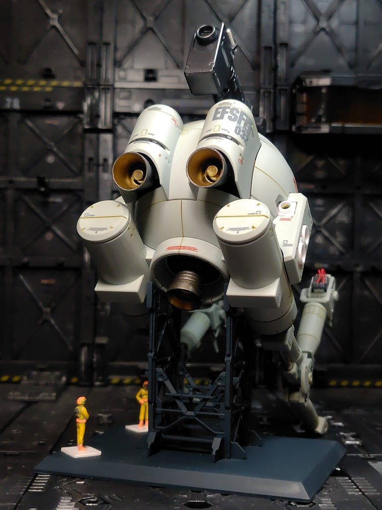 スラスターはガンメタルとゴールド。