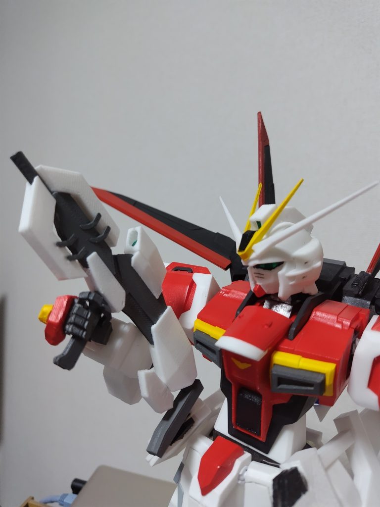 ライフルは取り回しを考えてブルパップ式にブルパップ式のほうがかっこいいやろがい！まあ前に長いライフルだと手首のジョイントが負けてしまうので・・