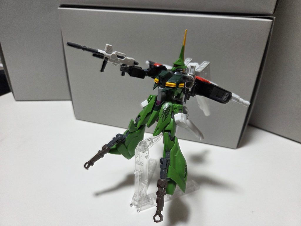 武装は・ビームライフル×2