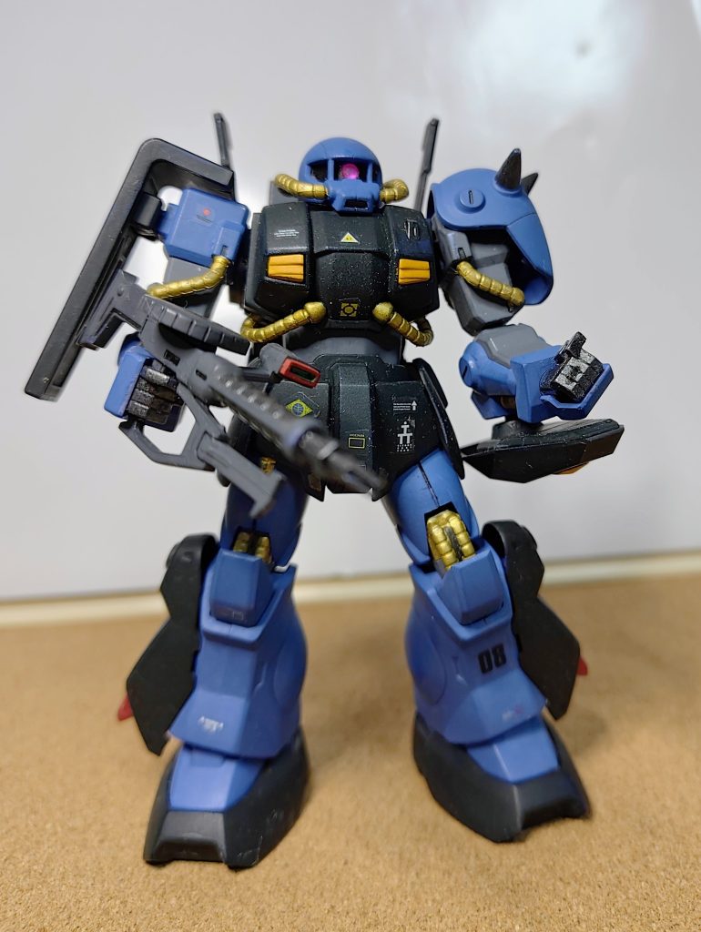 HGシリーズでは初期のキットですが、合わせ目も余り気にならず、旧キットのZ版武器セットで補完してやれば面白いかと。作品は無改造、筆塗り全塗装です。