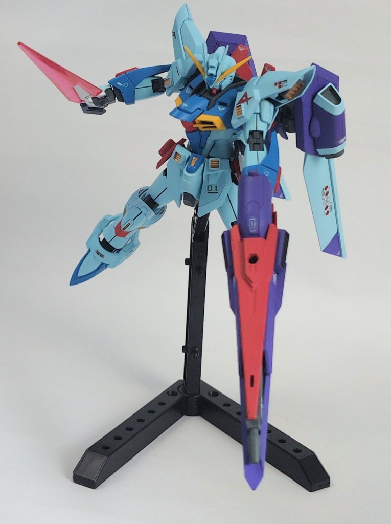 変形時に機首となるメガビーム砲は手持ち武器に転用可能。メタルビルドのリ・ガズィカスタムを参考にさせていただきました。