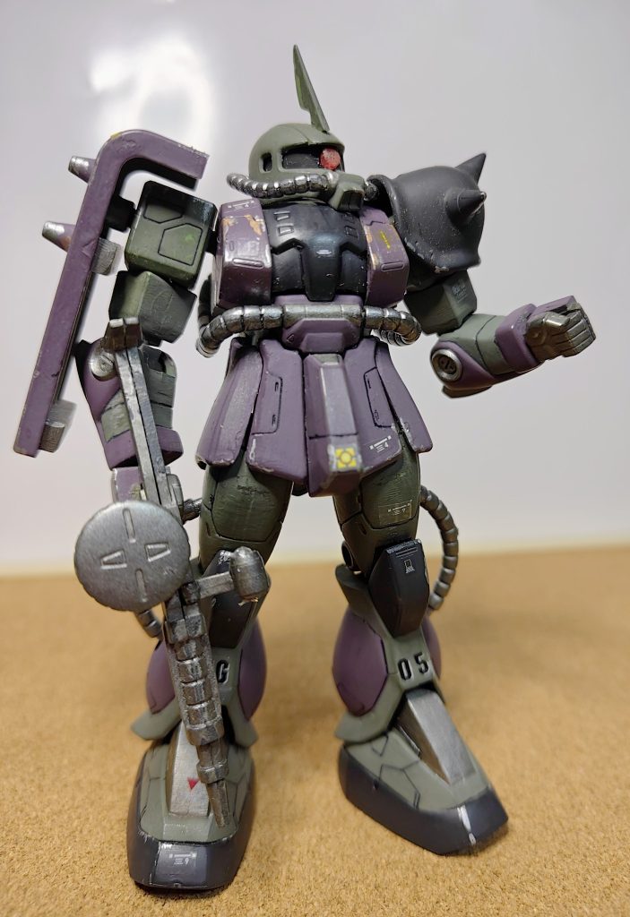 塗装は筆塗り。発売当時は陸戦ガンダムと2機セットでも発売。格安お買い得キットでした。