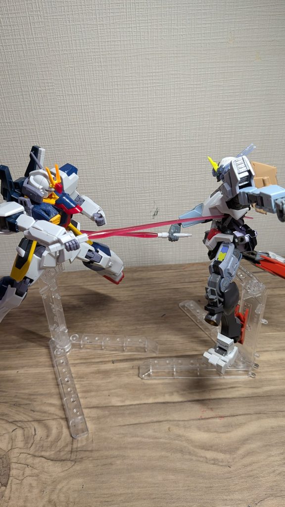ブラスターガンダムのコックピットを貫くことに成功したが、エイハブ・リアクターを貫かれ、機体は爆発した