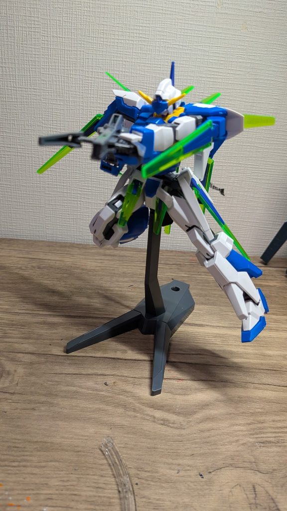 このガンプラは、2011年に発売されたガンプラで、Cファンネル、ライフル、ファンネル用スタンドが付属します！
