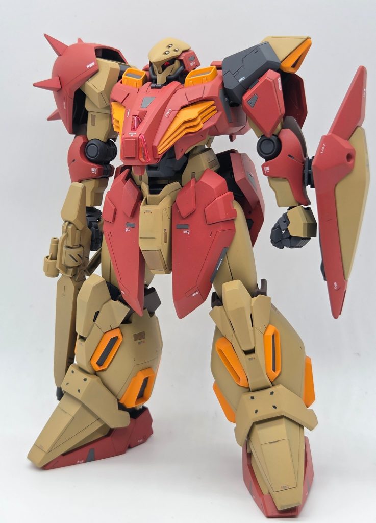 太股部を4ミリ延長して身長を伸ばしています。前回作成したクスィーガンダムと並べて飾りたかったので同じ種類のディテールをいれたりしてます